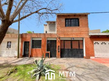 Casa · 207m² · 3 Dormitorios · 1 Cochera · Casa en Venta Rosario, Alberdi.