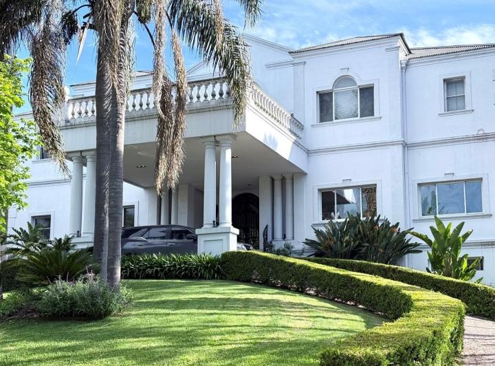Casa · 870m² · 11 Ambientes · 1 Cochera