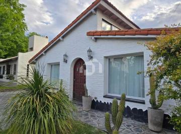 Casa · 110m² · 4 Ambientes · 7 Cocheras · Casa en Venta en Champagnat, Pilar, G. B. a. Zona Norte
