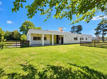 Casa · 252m² · 5 Ambientes · Casaquinta en Venta en del Viso Sobre Gran Lote