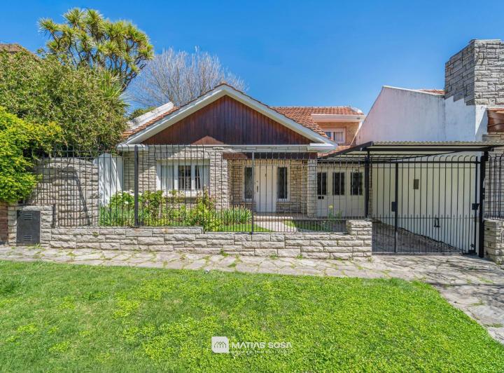 Casa · 245m² · 5 Ambientes · 1 Cochera