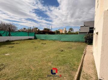 Casa · 200m² · 4 Ambientes · 3 Cocheras · Alquiler Casa en San Alfonso