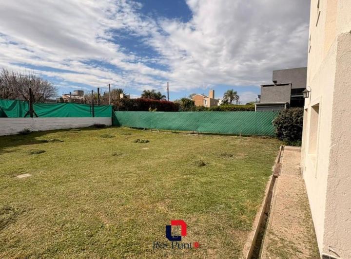 Casa · 200m² · 4 Ambientes · 3 Cocheras