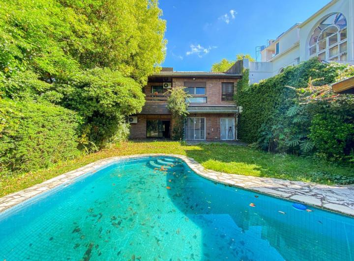 Casa · 350m² · 6 Ambientes · 3 Cocheras