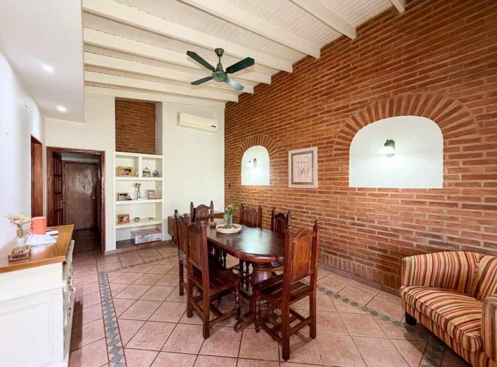 Casa · 207m² · 5 Ambientes · 2 Cocheras