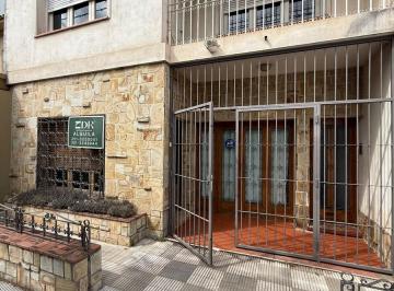 Casa · 230m² · 7 Ambientes · 1 Cochera · Alquiler Juniors 3 Dorms Apto Profesional