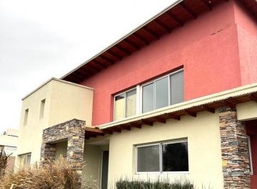 Casa · 220m² · 5 Ambientes · 4 Cocheras · Venta Casa 5 Ambientes Fincas de Iraola 2