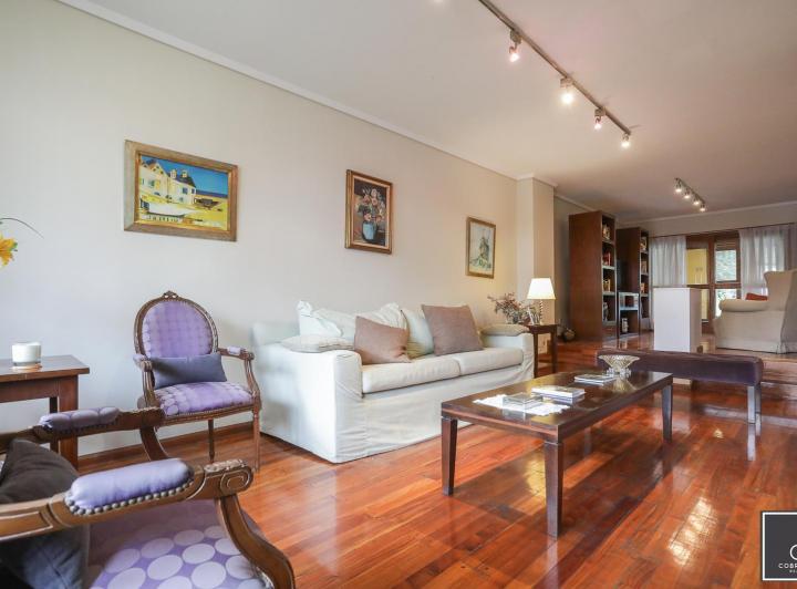 Casa · 290m² · 6 Ambientes · 2310 Cocheras