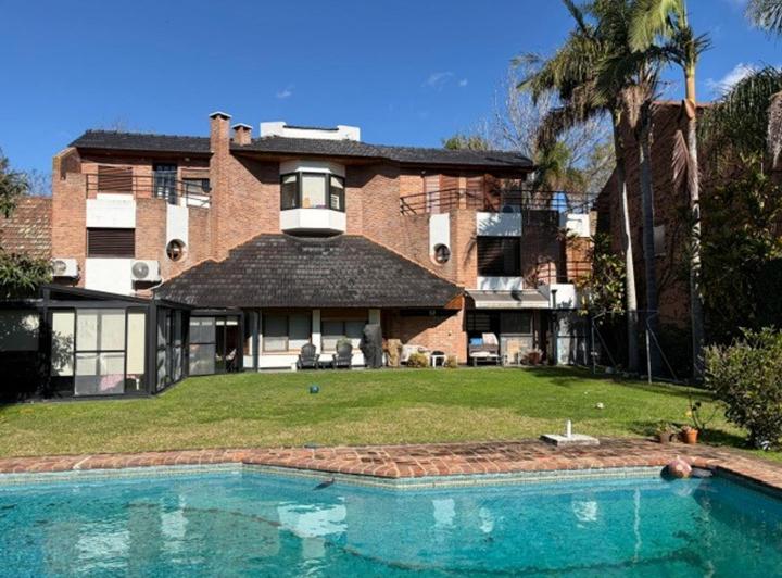 Casa · 322m² · 4 Ambientes · 7 Cocheras