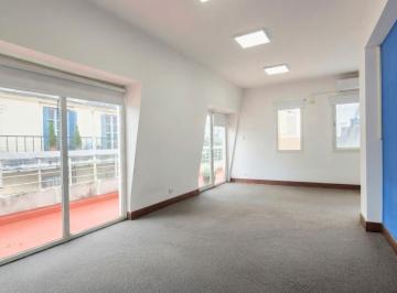 Oficina comercial · 152m² · 9 Ambientes · Oficina Luminosa a Media Cuadra de Plaza San Martin!