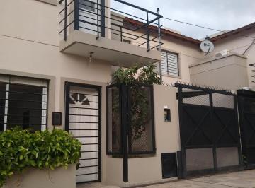 Casa · 90m² · 4 Ambientes · Duplex 3 Ambientes con Cochera en Alquiler en Florencio Varela.