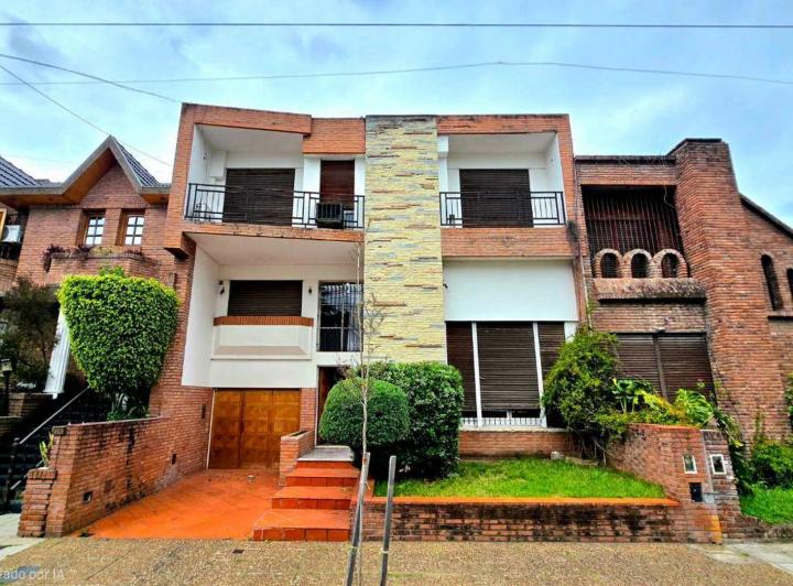 Casa · 266m² · 6 Ambientes · 2 Cocheras