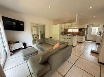 Casa · 154m² · 6 Ambientes · 2 Cocheras · Casa con 4 Dorm. en El Barrio Privado El Hornero - Pilar