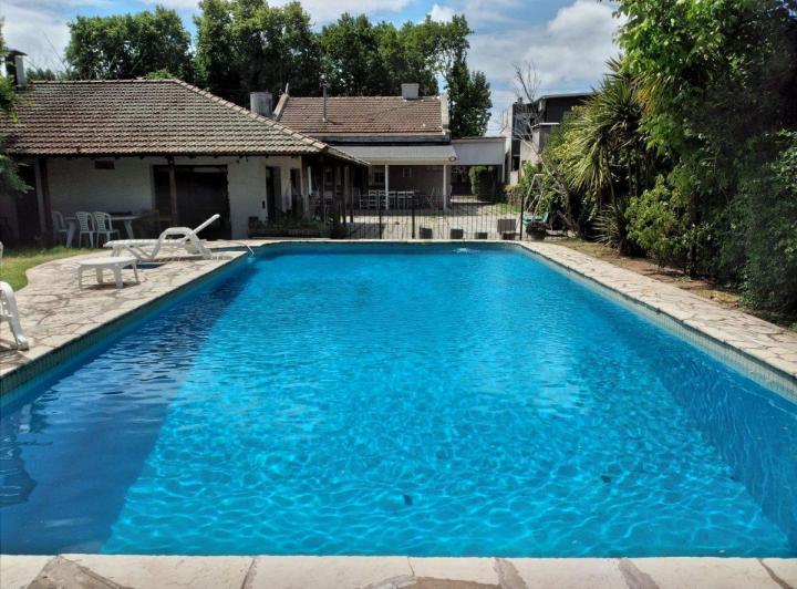 Casa · 240m² · 5 Ambientes · 1 Cochera