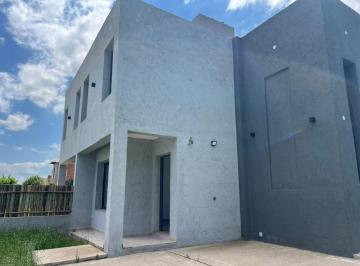 Departamento · 90m² · 2 Dormitorios · En Venta Duplex 2 Dorm. B° San Francisco (Soles Serranos) - Unquillo - Oportunidad!
