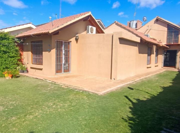 Casa · 238m² · 6 Ambientes · 2 Cocheras