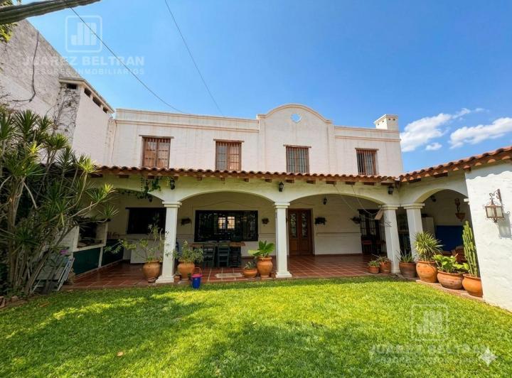 Casa · 277m² · 7 Ambientes · 2 Cocheras