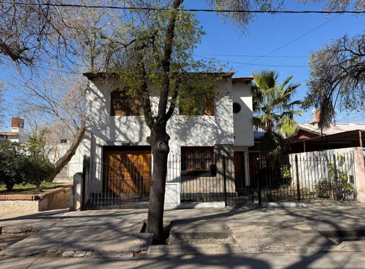 Casa · 133m² · 3 Ambientes · 1 Cochera