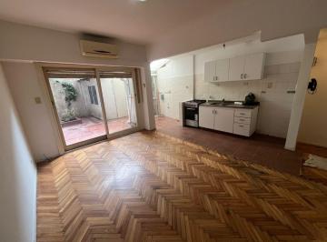 Departamento de 2 ambientes, Flores · Departamento de 2 Ambientes, con Jardín y Escritorio Único!