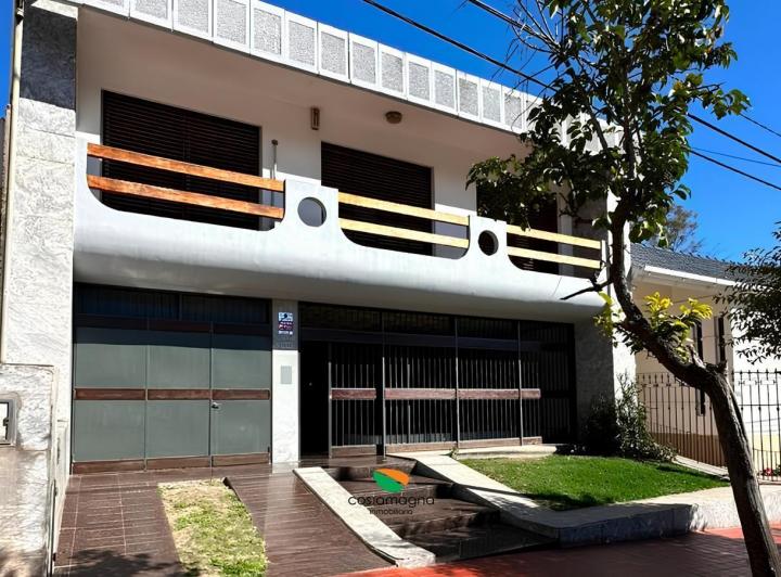 Casa · 388m² · 6 Ambientes · 2 Cocheras