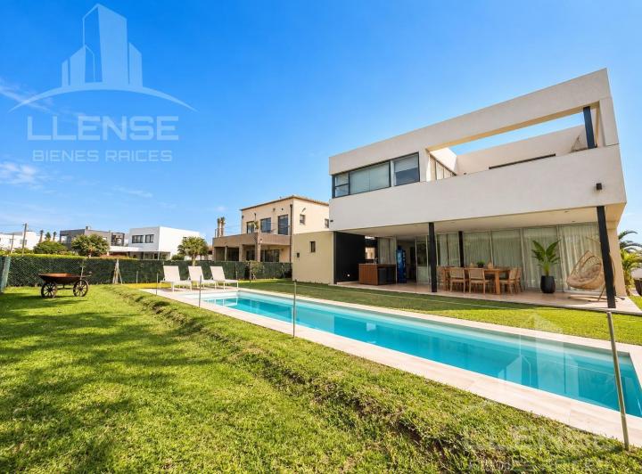 Casa · 250m² · 5 Ambientes