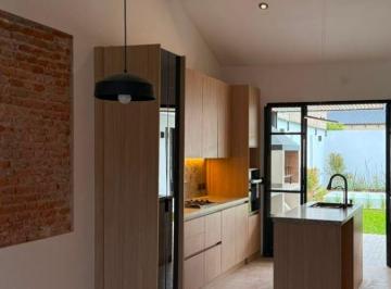 Casa de 4 ambientes, Vicente López · Casa Reciclada en Olivos