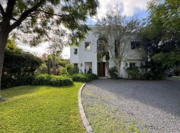 Casa · 308m² · 7 Ambientes · 2 Cocheras · Casa en Venta en Mayling Club de Campo I Vco Propiedades