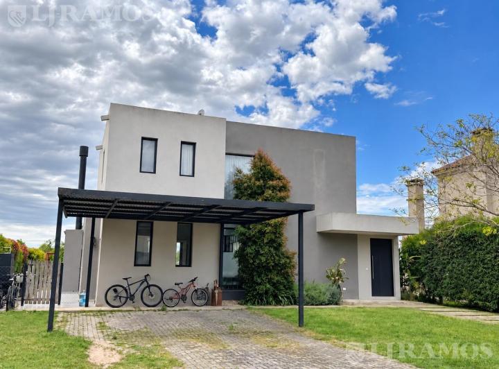 Casa · 180m² · 5 Ambientes · 4 Cocheras