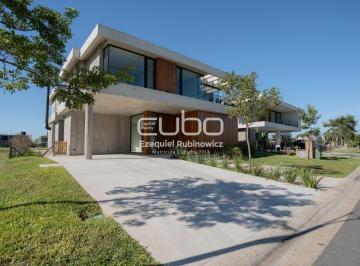 Casa · 500m² · 7 Ambientes · 1 Cochera · Casa Moderna a Estrenar en El Yacht, Nordelta | 4 Suites, Piscina y Vista Al Canal