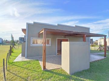 Casa · 100m² · 4 Ambientes · 1 Cochera · Casa 3 Dorm. a Estrenar, Barrio Domselaar Chico Venta