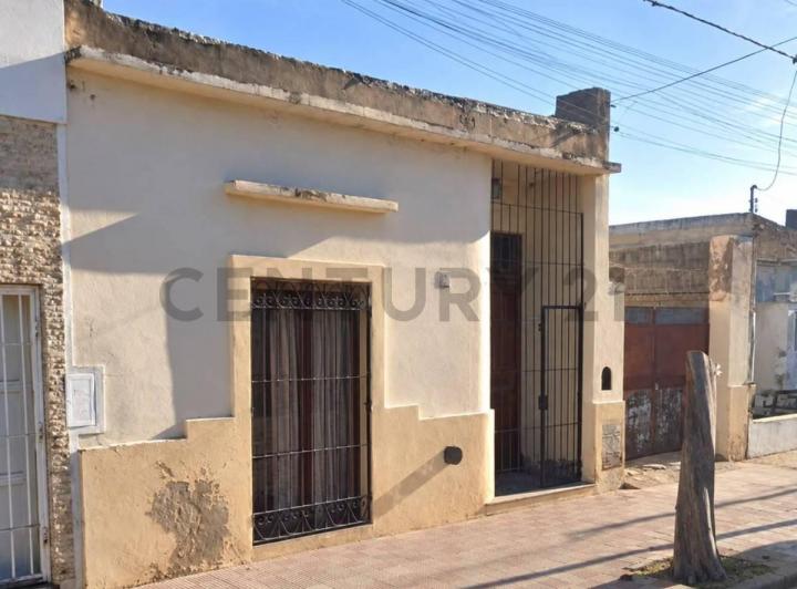 Casa · 225m² · 2 Dormitorios · 1 Cochera
