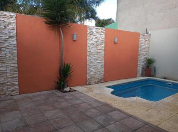 Casa · 5 Ambientes · 1 Cochera · Casa en Centro (Campana)
