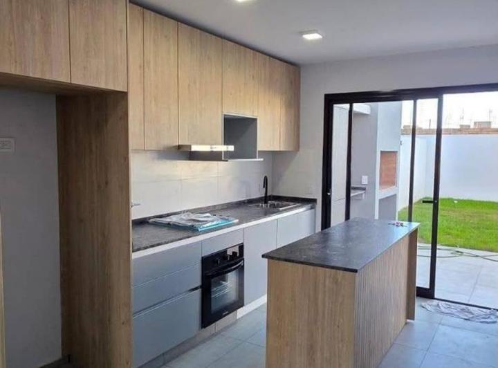 Casa · 80m² · 4 Ambientes · 2 Cocheras