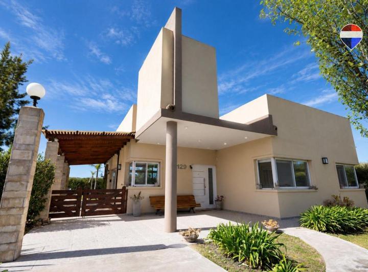Casa · 100m² · 4 Ambientes · 1 Cochera