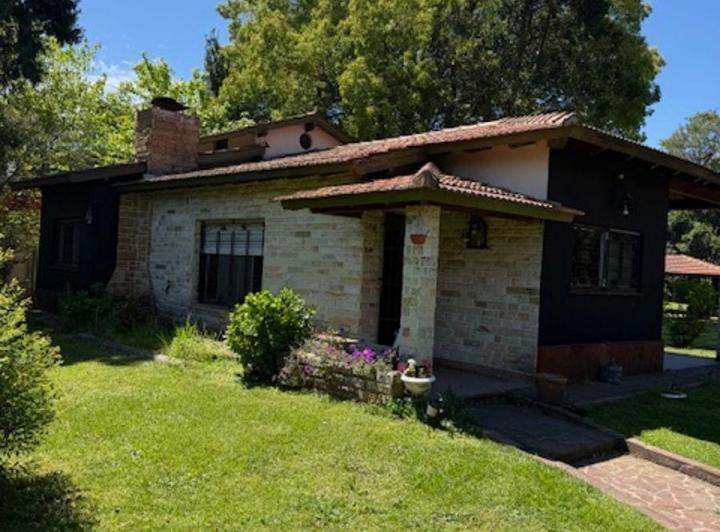 Casa · 140m² · 5 Ambientes · 4 Cocheras