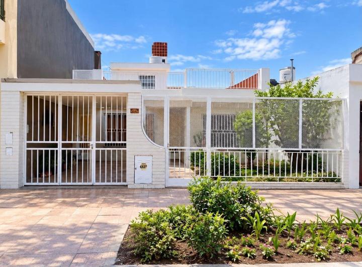 Casa · 111m² · 4 Ambientes · 1 Cochera