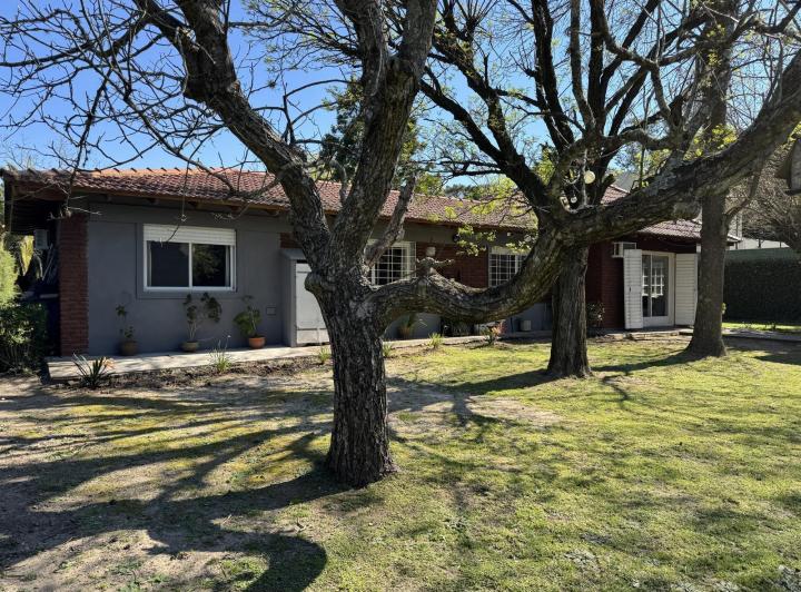 Casa · 141m² · 3 Dormitorios · 4 Cocheras