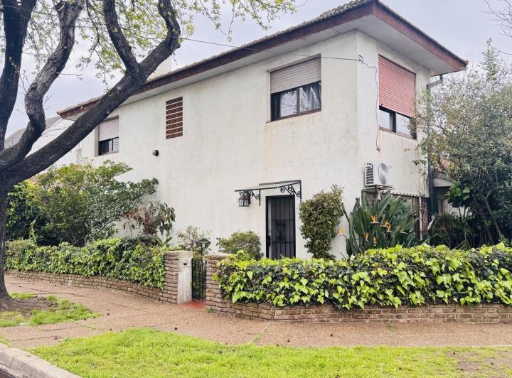 Casa · 100m² · 3 Ambientes · 1 Cochera