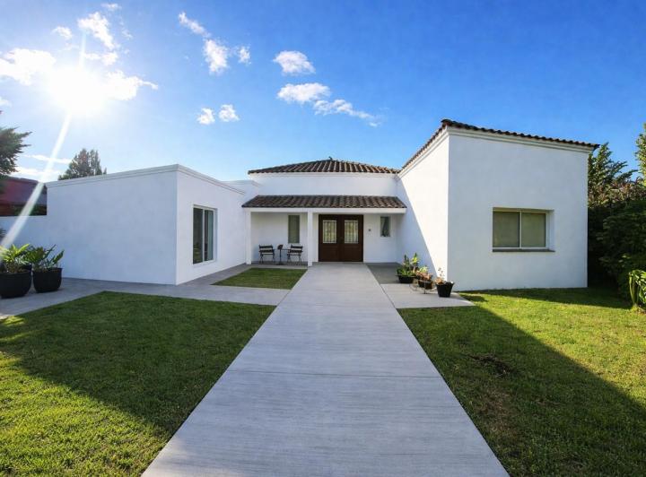 Casa · 200m² · 7 Ambientes · 4 Cocheras