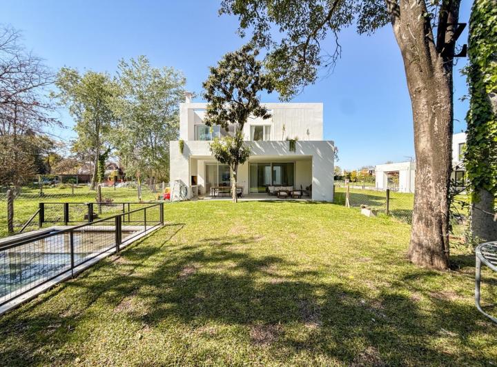 Casa · 550m² · 4 Dormitorios