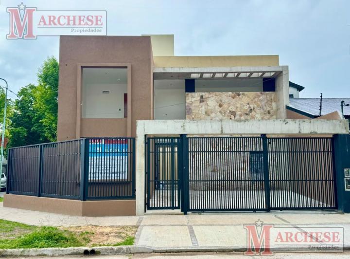Casa · 170m² · 4 Ambientes · 2 Cocheras