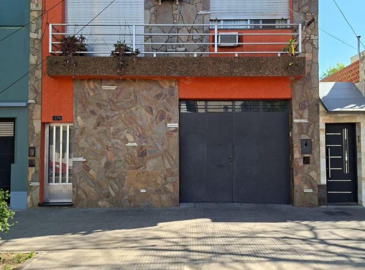 Casa · 170m² · 4 Ambientes · 2 Cocheras