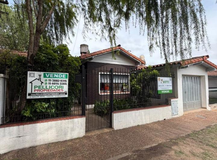 Casa · 250m² · 4 Ambientes · 1 Cochera