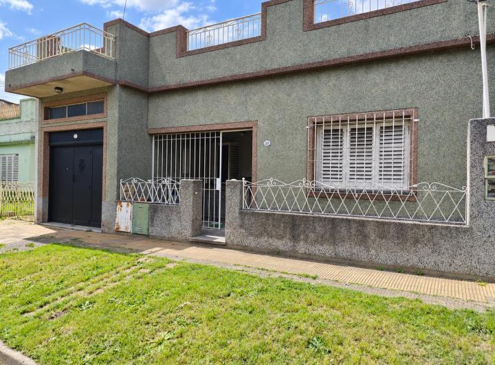 Casa · 200m² · 5 Ambientes · 2 Cocheras