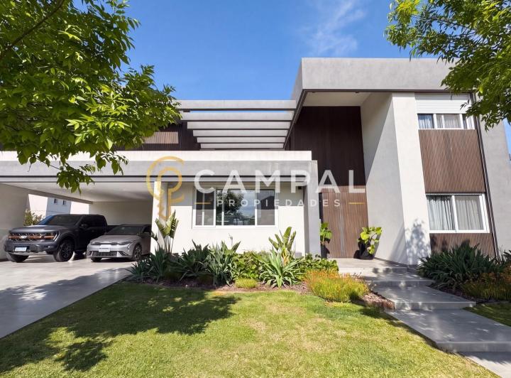 Casa · 415m² · 7 Ambientes · 3 Cocheras