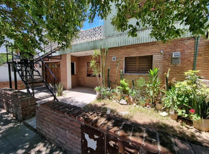 Casa · 256m² · 6 Ambientes