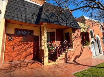Casa · 346m² · 10 Ambientes · 2 Cocheras · Gran Casa en Venta Zona Plaza Sáenz Peña