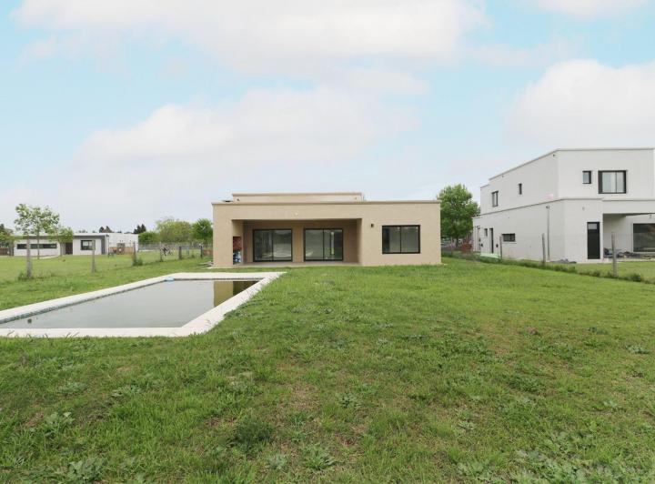 Casa · 180m² · 4 Ambientes · 2 Cocheras