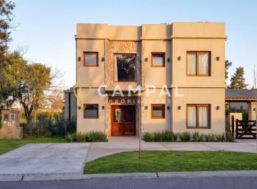 Casa · 255m² · 4 Ambientes · 2 Cocheras · Casa en Alquiler Ubicado en El Casco de Alvarez, Francisco Álvarez, Moreno