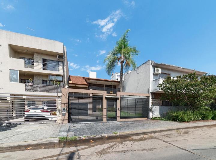 Casa · 280m² · 5 Ambientes · 2 Cocheras